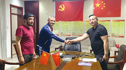 中東客戶參觀工廠并訂購機器